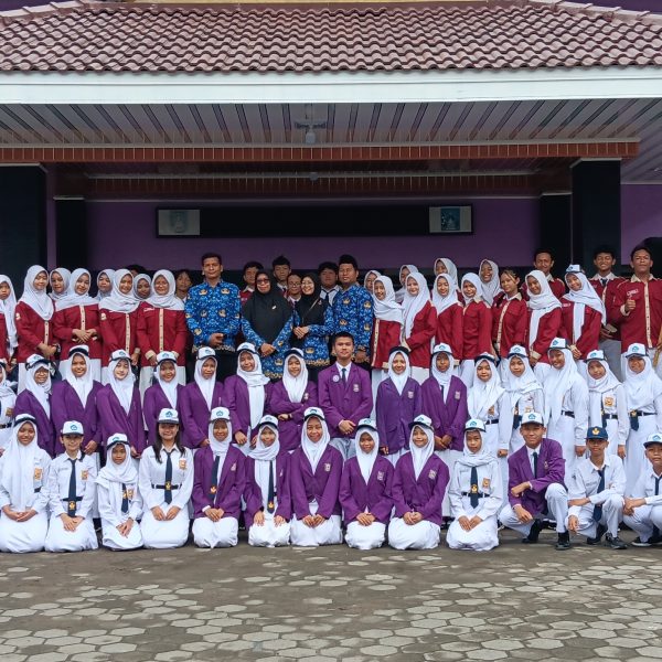 Semangat Sumpah Pemuda Mengukuhkan Kepemimpinan Baru OSIS SMP N…