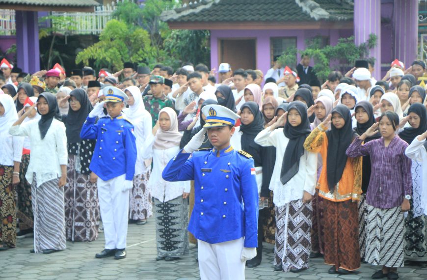 Napak Tilas Patriotisme: SMP N 1 Godean Berbusana Pahlawan…